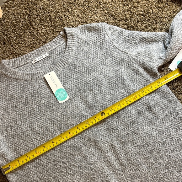 Pink Clover Light Gray Women's Crew Neck Sweater - Picture 5 of 6